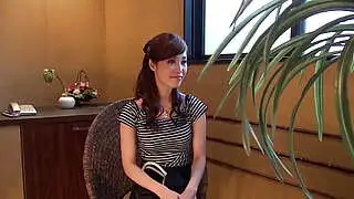Yura Hitomi 在一家热门按摩店