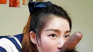 中国女学生激情口交并射精在口中 - NicoLove